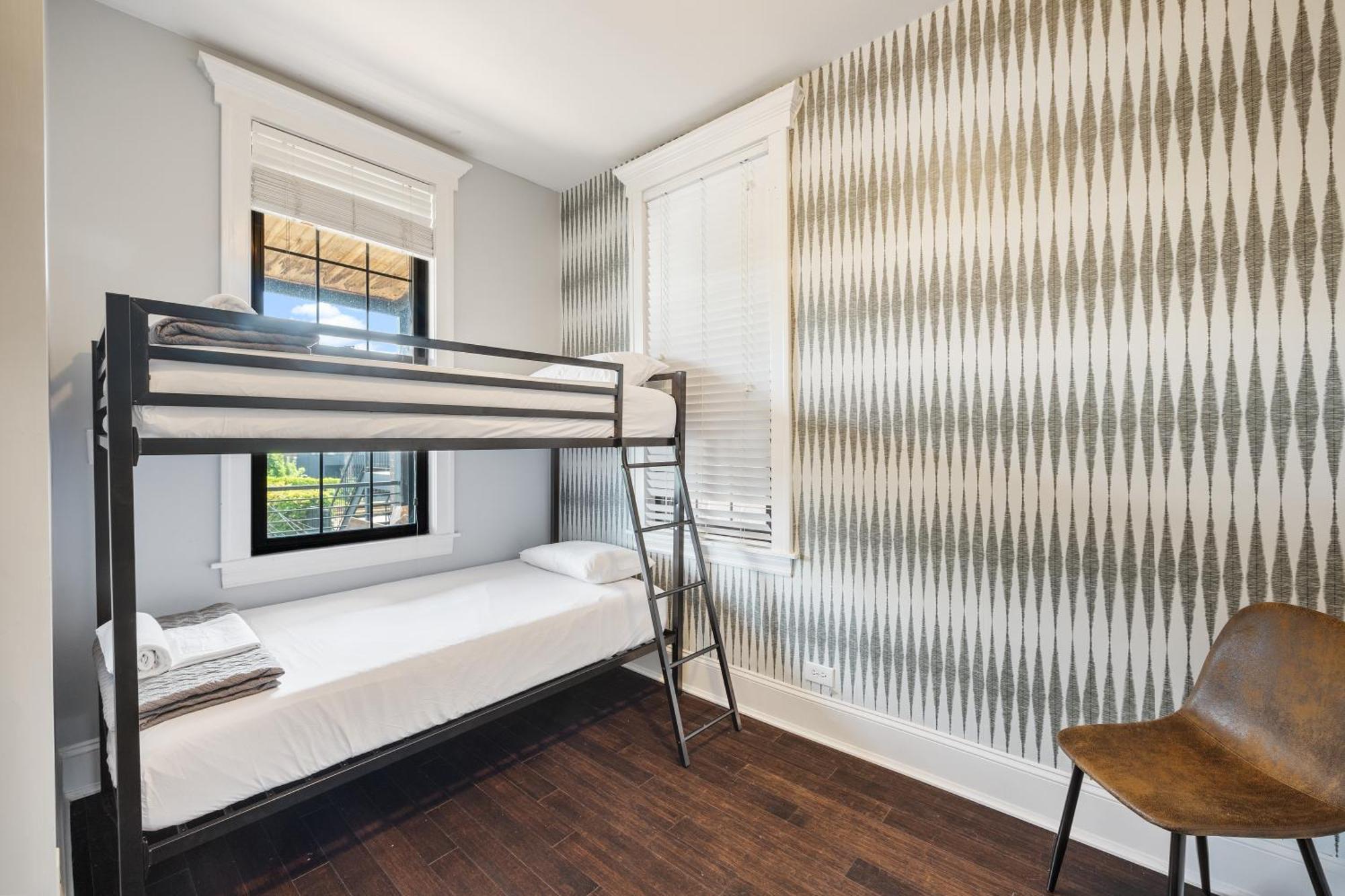 Wrigleyville Suites Чикаго Экстерьер фото