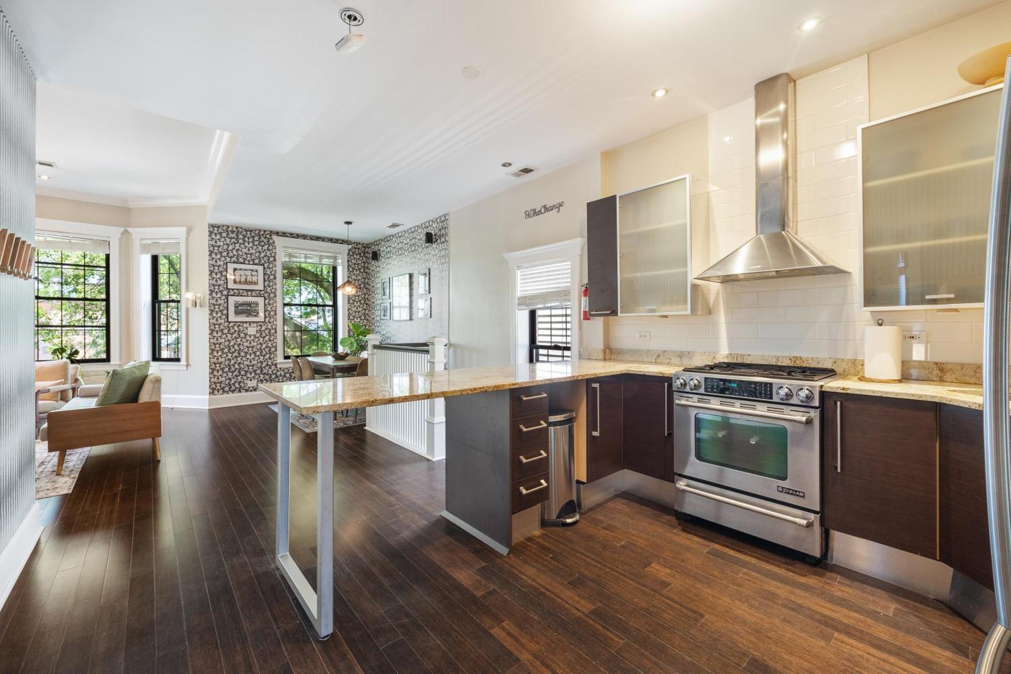 Wrigleyville Suites Чикаго Экстерьер фото