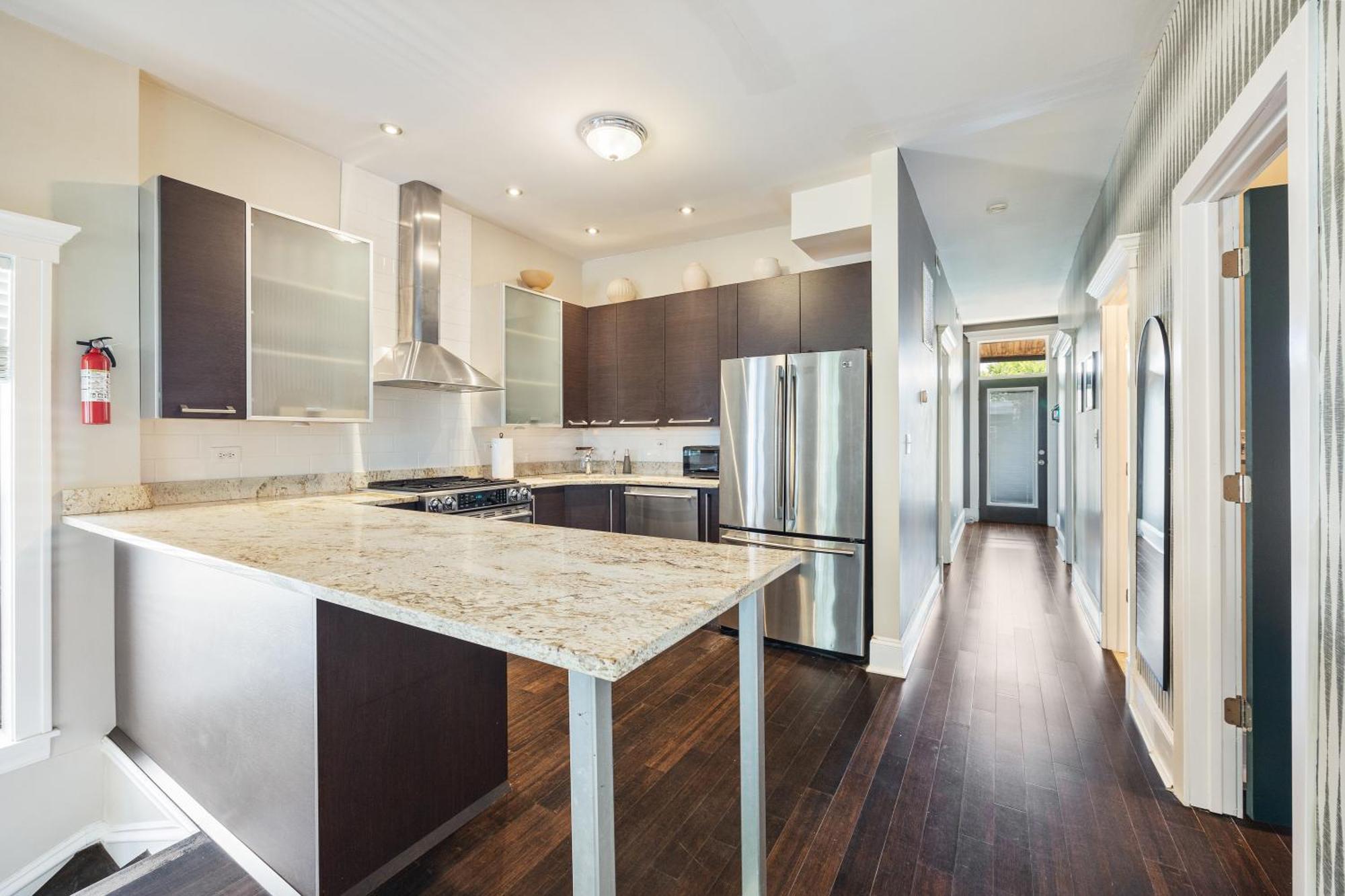 Wrigleyville Suites Чикаго Экстерьер фото
