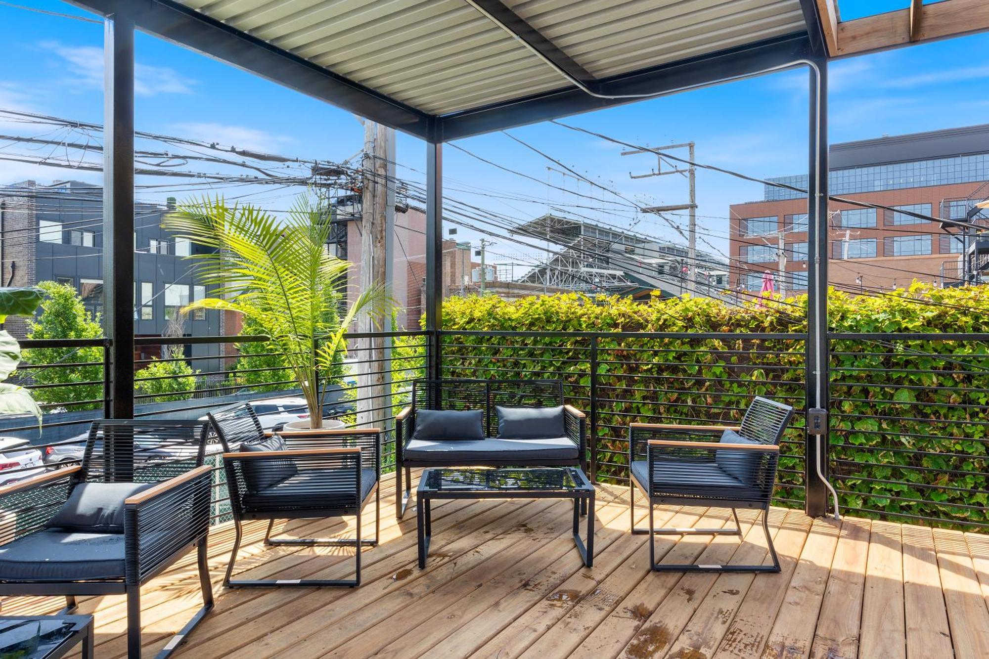 Wrigleyville Suites Чикаго Экстерьер фото