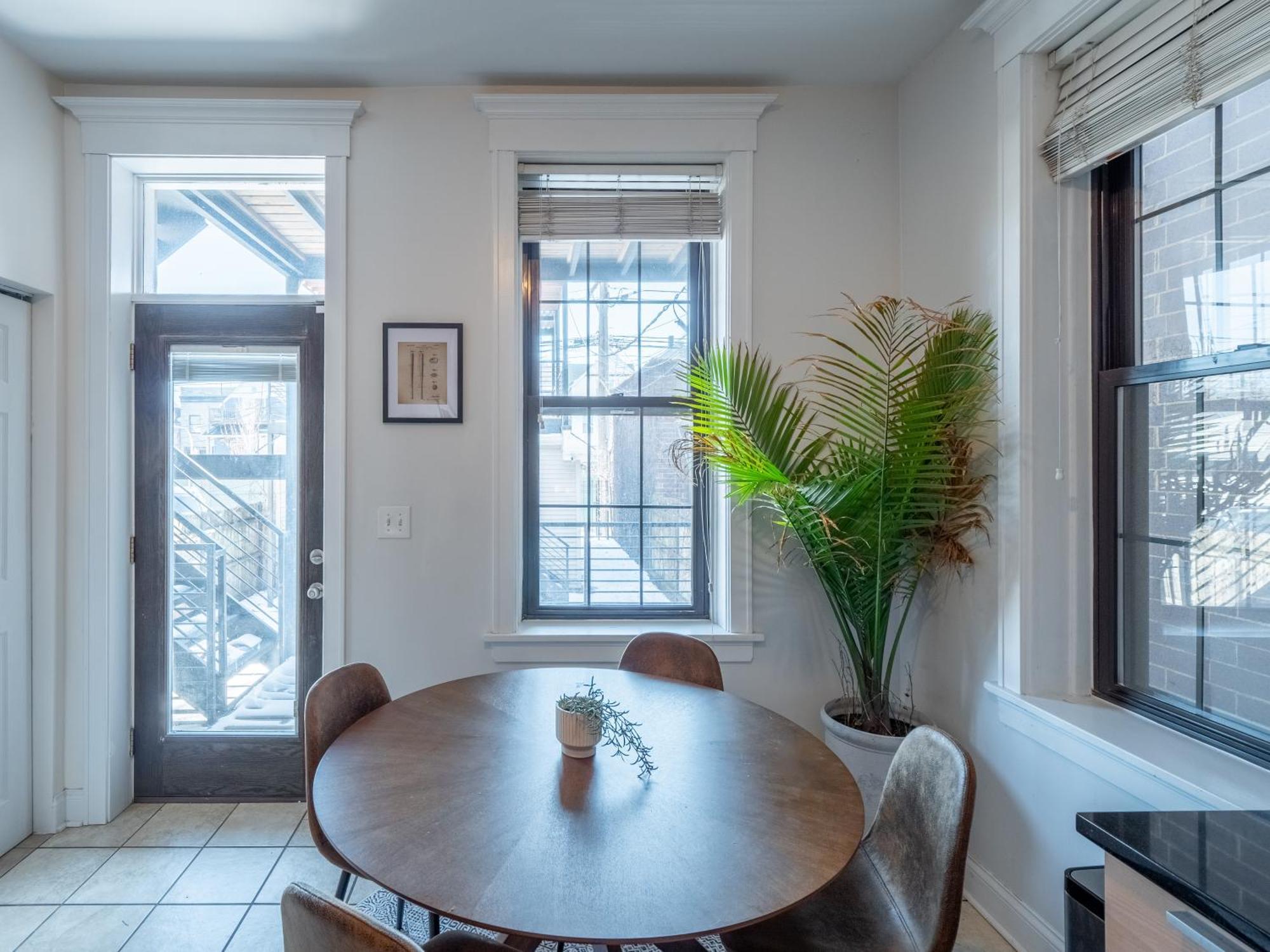 Wrigleyville Suites Чикаго Экстерьер фото