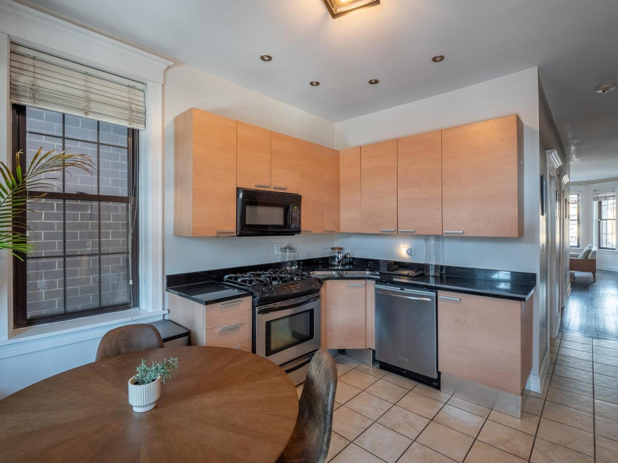 Wrigleyville Suites Чикаго Экстерьер фото