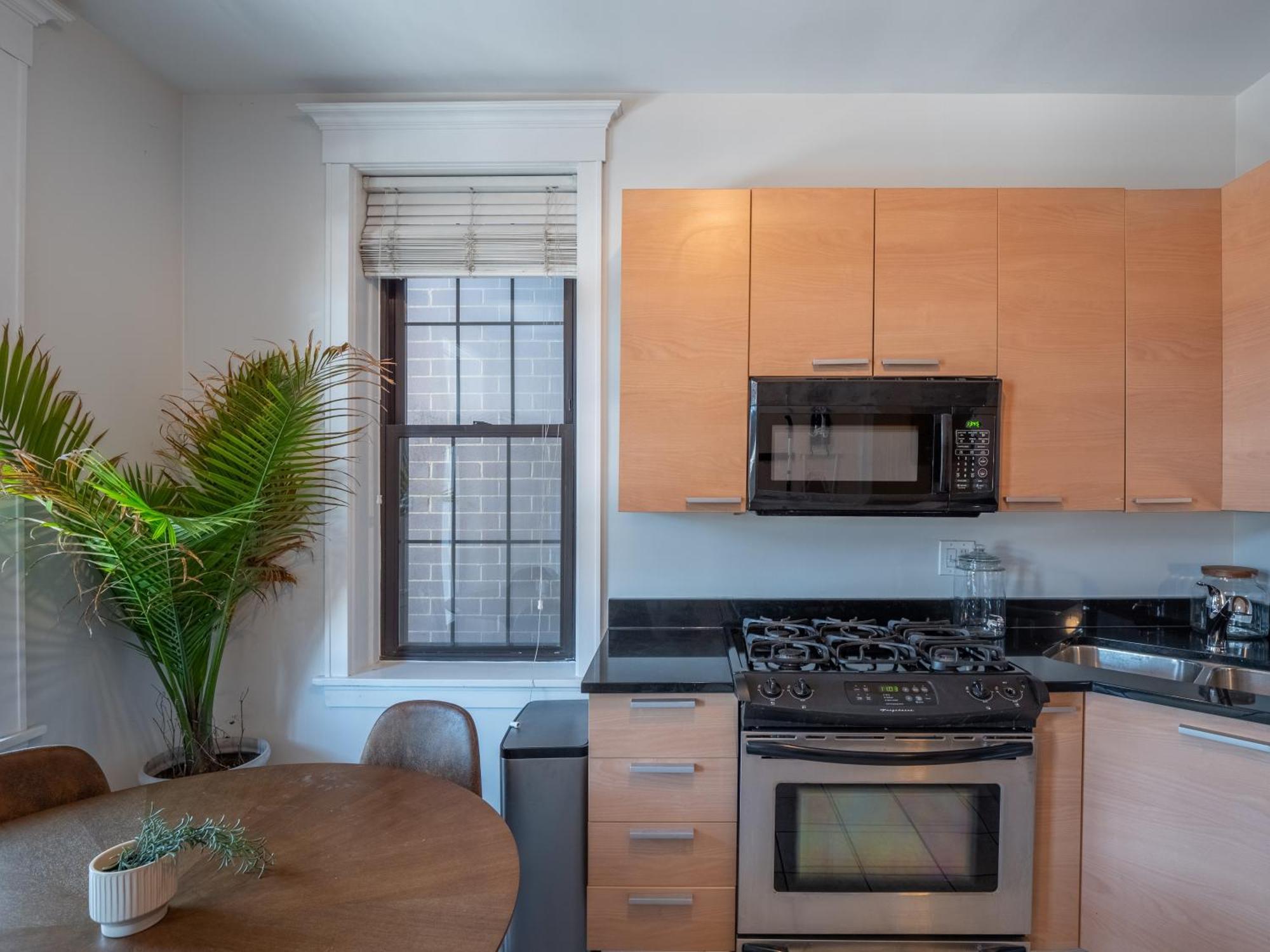 Wrigleyville Suites Чикаго Экстерьер фото